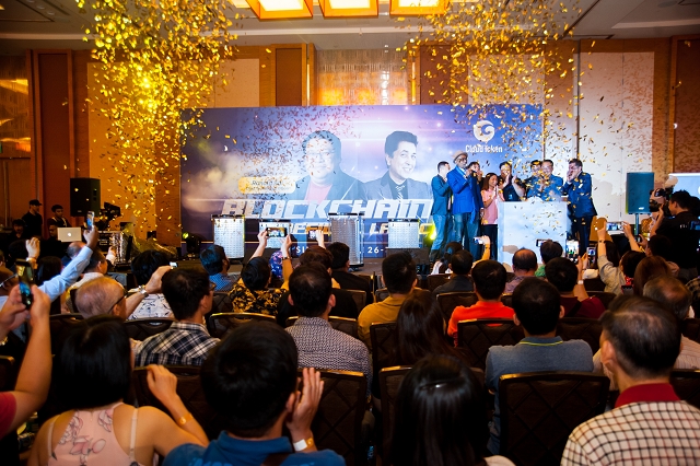 event photography singapore, suntec city, flashpixs, cloud token walllet 4.0, confetti